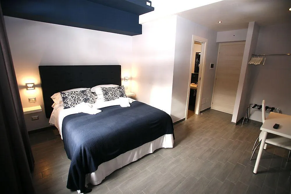 B&B Home 77 Rome 2*,  Italy