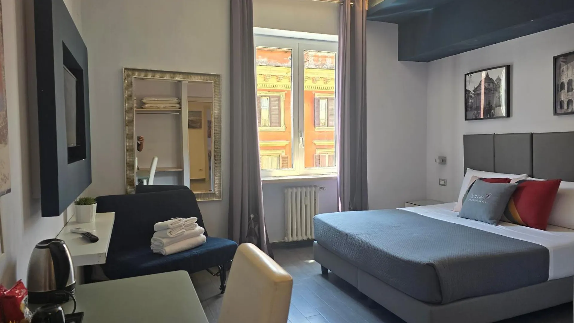 B&B Home 77 Rome 2*,  Italy