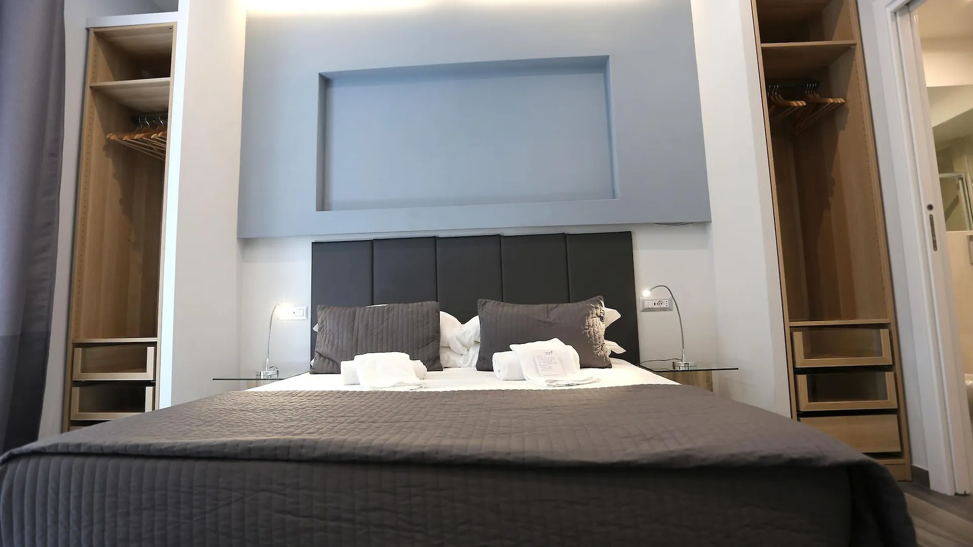 B&B Home 77 Rome 2*,  Italy