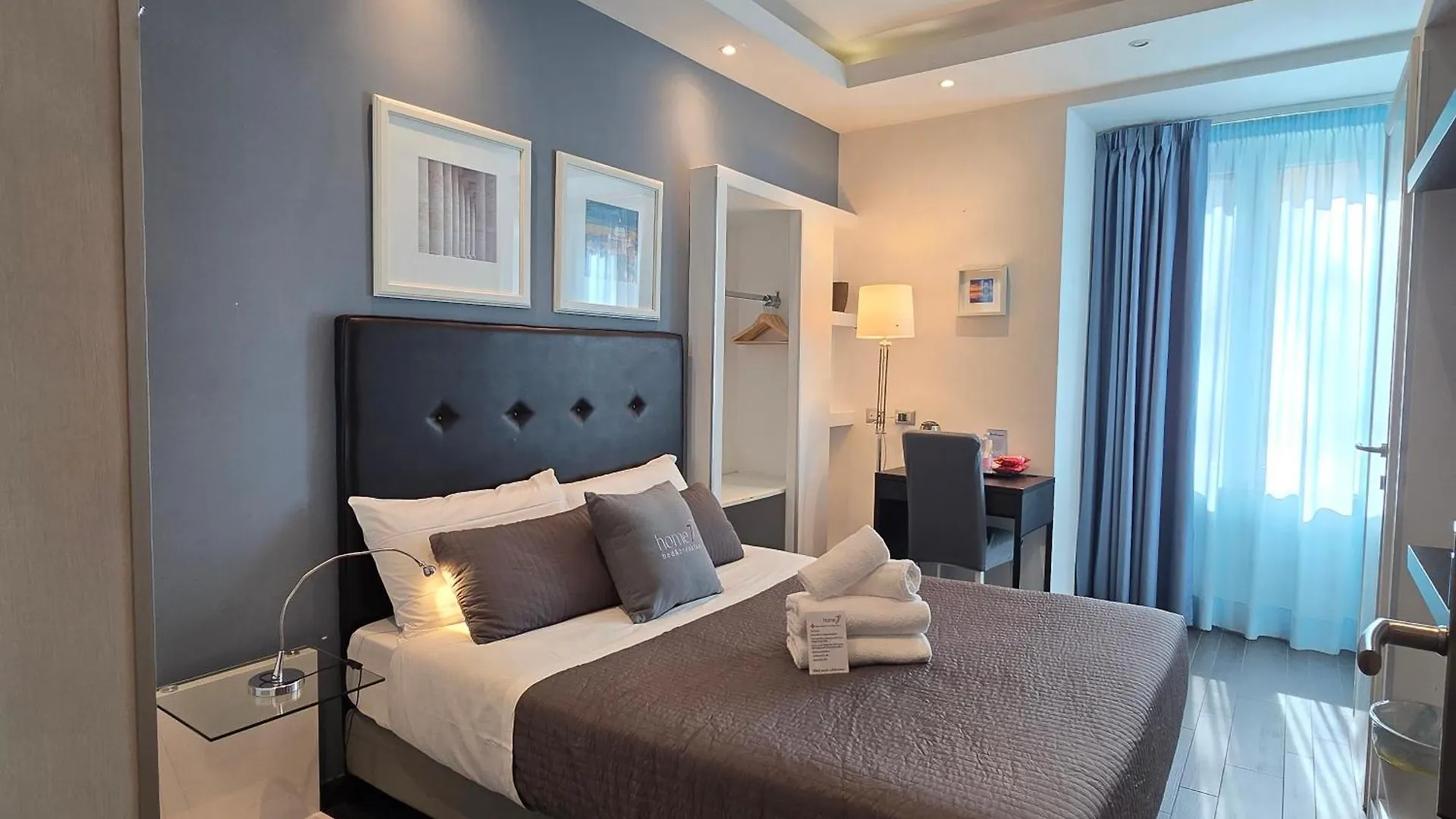 ** Bed & Breakfast B&B Home 77 Rome Italy